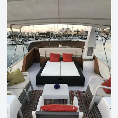 Johnny M Yacht Private Botel Gzira